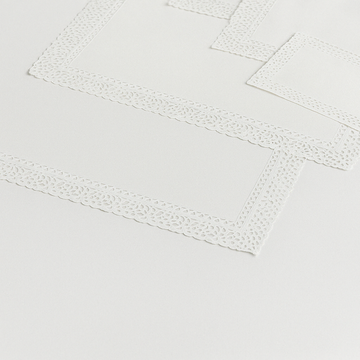 Carta pizzo bianca, diversi formati, stesa